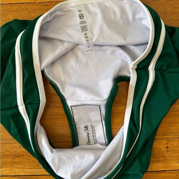 Green and White Retro Bikini Set - Picture 10 of 11